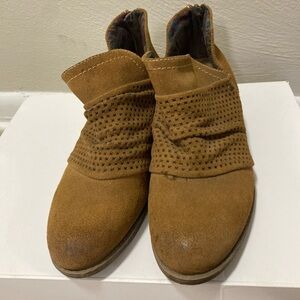 Earth Origins Tan Ankle Boots
